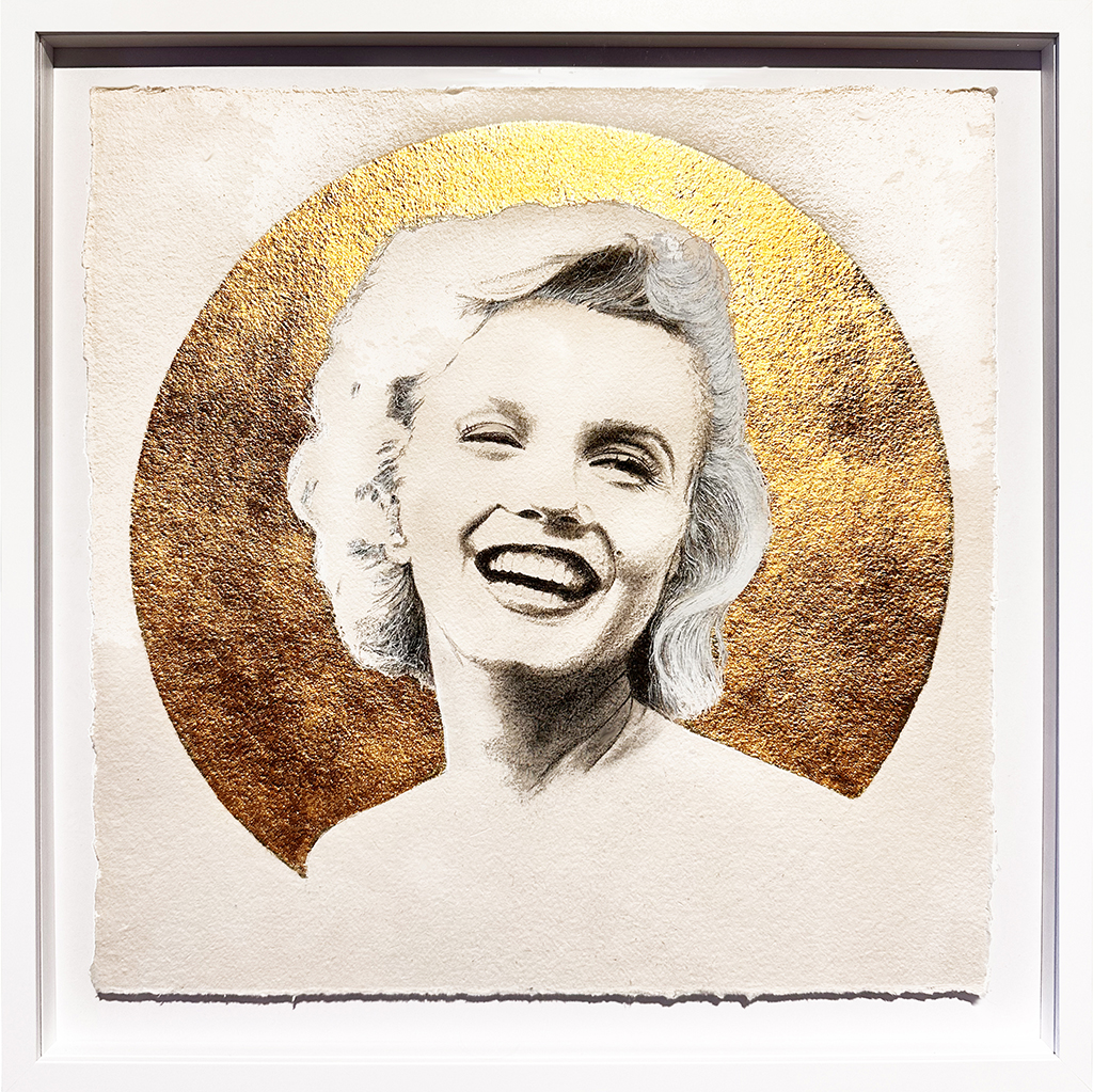 Marilyn Monroe Bleistiftzeichnung auf vergoldetem Büttenpapier, 52x52x2 cm weisser Holzglasrahmen